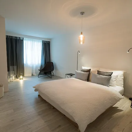 Paradeplatz Apartment By Airhome Апартаменты